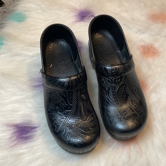 Dansko Professional Black Tooled Woman’s Shoes Size 41 - Picture 2 of 10